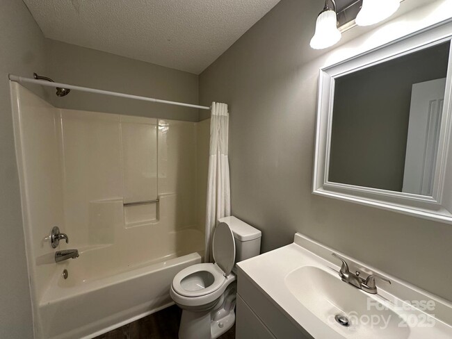 Building Photo - 1617 Sugar Hollow Dr
