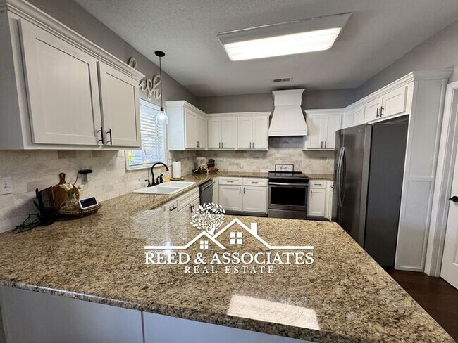 Building Photo - 4 bedrooms plus pool in Collierville!