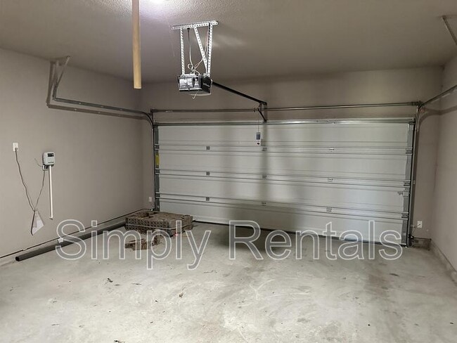 Building Photo - Ashwood Dr 7817