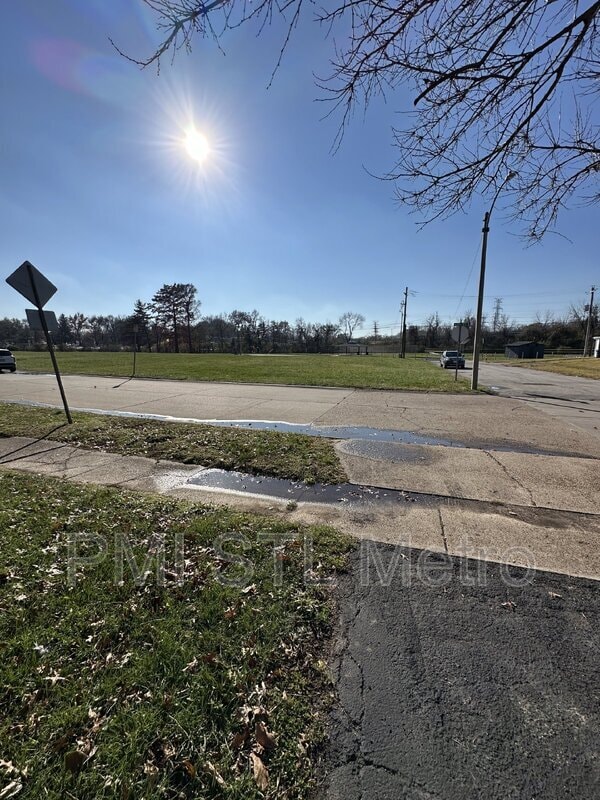 Building Photo - 8439 Alder Ave