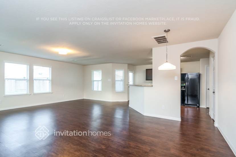 Building Photo - 6111 El Oro Dr