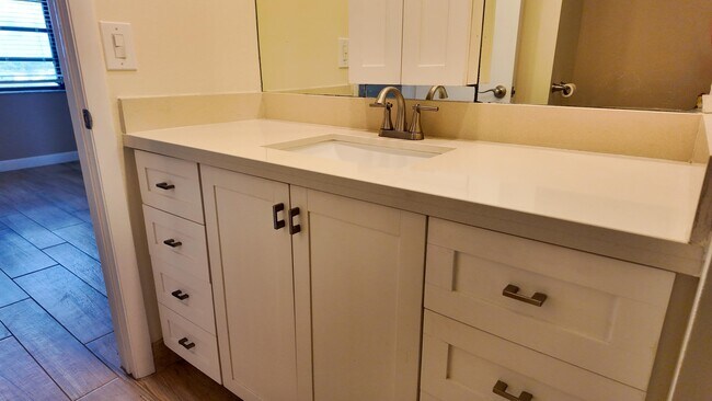 Building Photo - 4640 Lucerne Lakes Blvd W