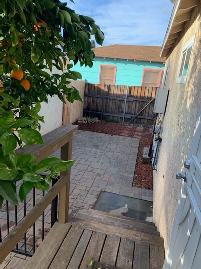 Building Photo - 2 Bedroom 1 Bath Remodeled House for Rent ...
