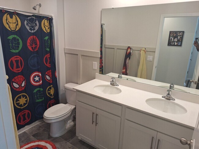 Building Photo - **HURRY!!! REDUCED RENT IF MOVED IN BY NOV...