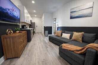 Building Photo - 1214 N American St