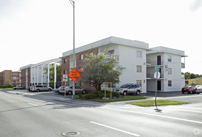 6270 W Flager St - 6270 W Flagler St