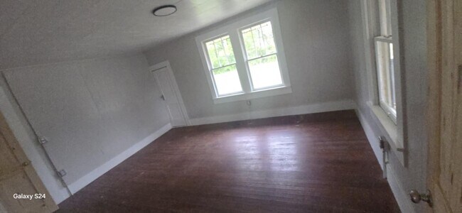 Building Photo - 2111 Sansom Ave