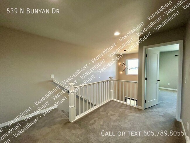 Building Photo - 539 BUNYAN Dr