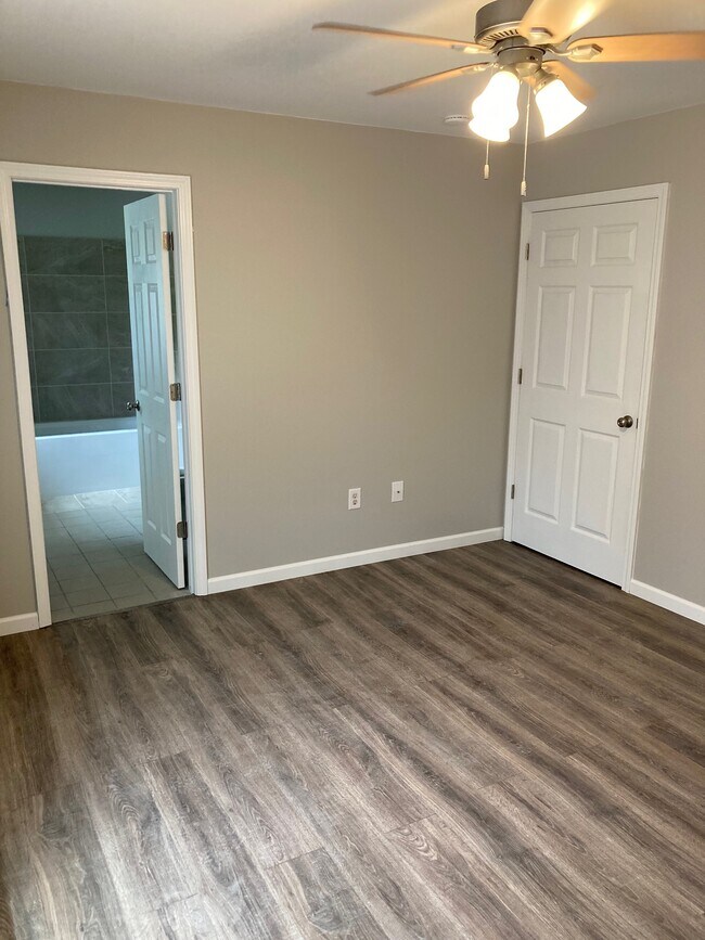 Master Bed - 48352 Woodhaven Rd