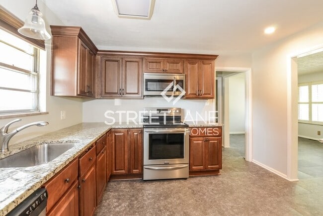 Building Photo - REDUCED!