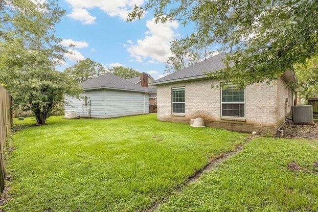 Building Photo - 5622 Woodland Creek Dr