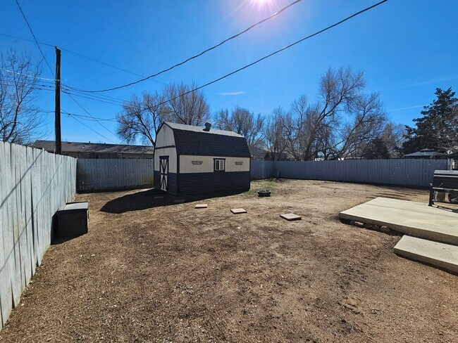 Building Photo - Comfortable 4 bed, 2 bath home in 80906!