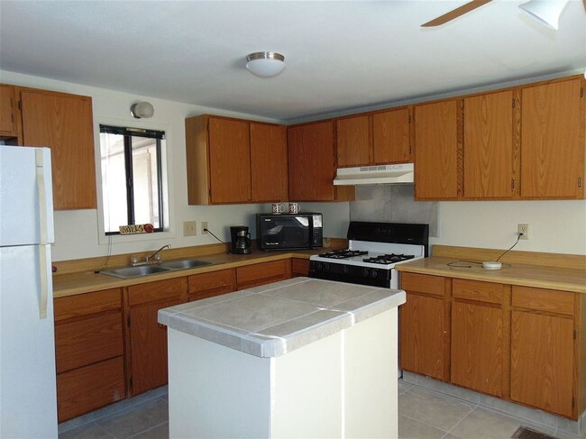 Building Photo - 10536 E Amber Dr