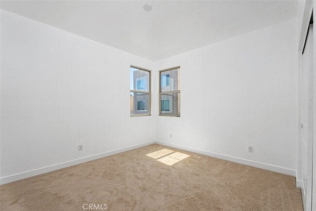 Building Photo - 123 Interval