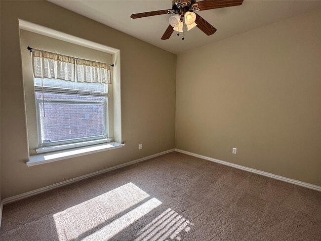 Building Photo - 8466 Davis Dr