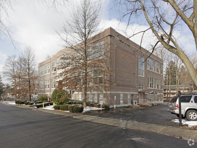 Primary Photo - Belltown Manor