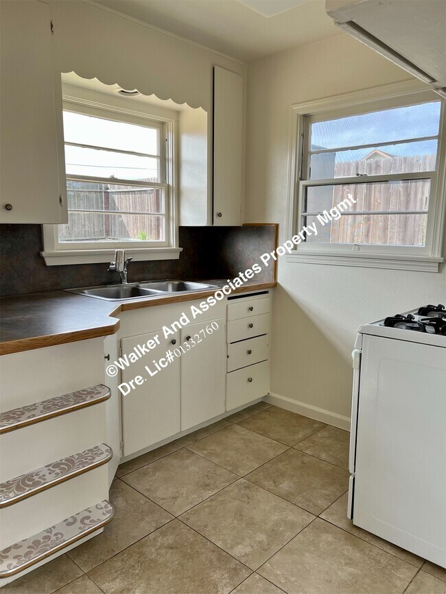 Building Photo - 330 Siler Ln