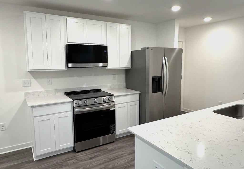 Building Photo - 552 Brookside Dr