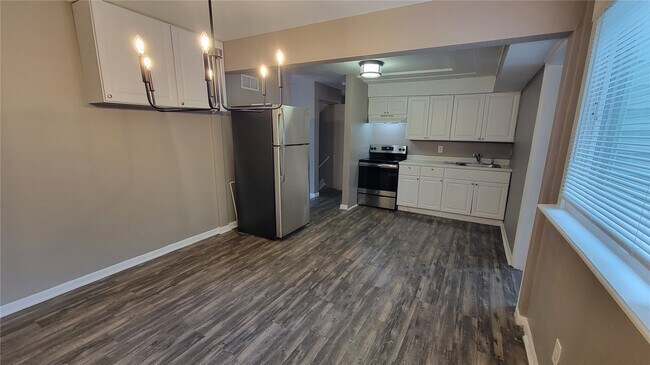 Building Photo - 8720 Marcella Ave