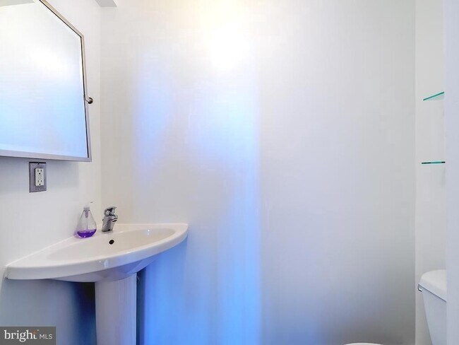 Building Photo - 1530 14th St NW