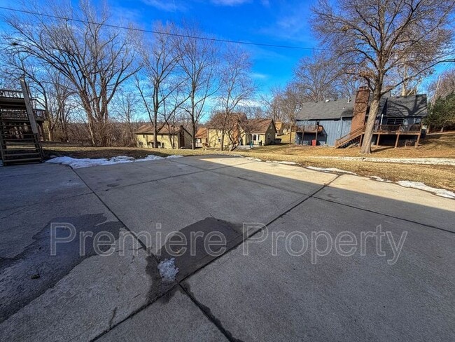 Building Photo - 5708 NW Raintree Ct