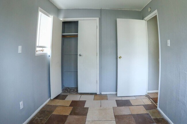 Building Photo - 1309 Greenwood Ave