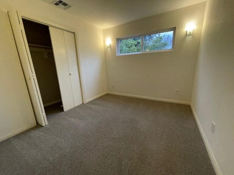 Building Photo - 236 N Myers St