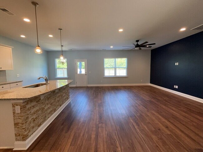 Building Photo - 203 Hayworth Rd