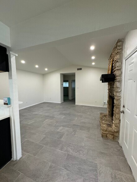 Building Photo - 1220 Tartan Ln
