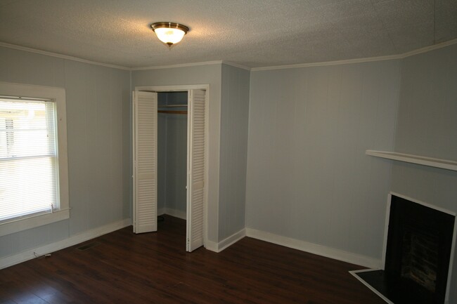 Building Photo - Your Own Home and Yard Centrally Located 3...