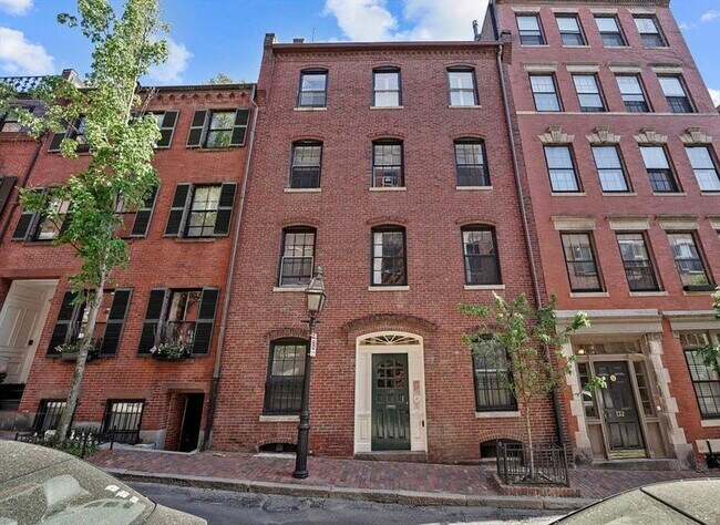 Building Photo - 130 Myrtle St