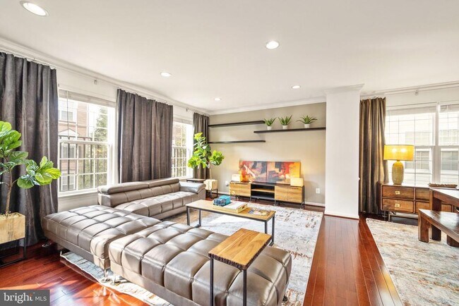 Building Photo - 43656 Chicacoon Creek Square
