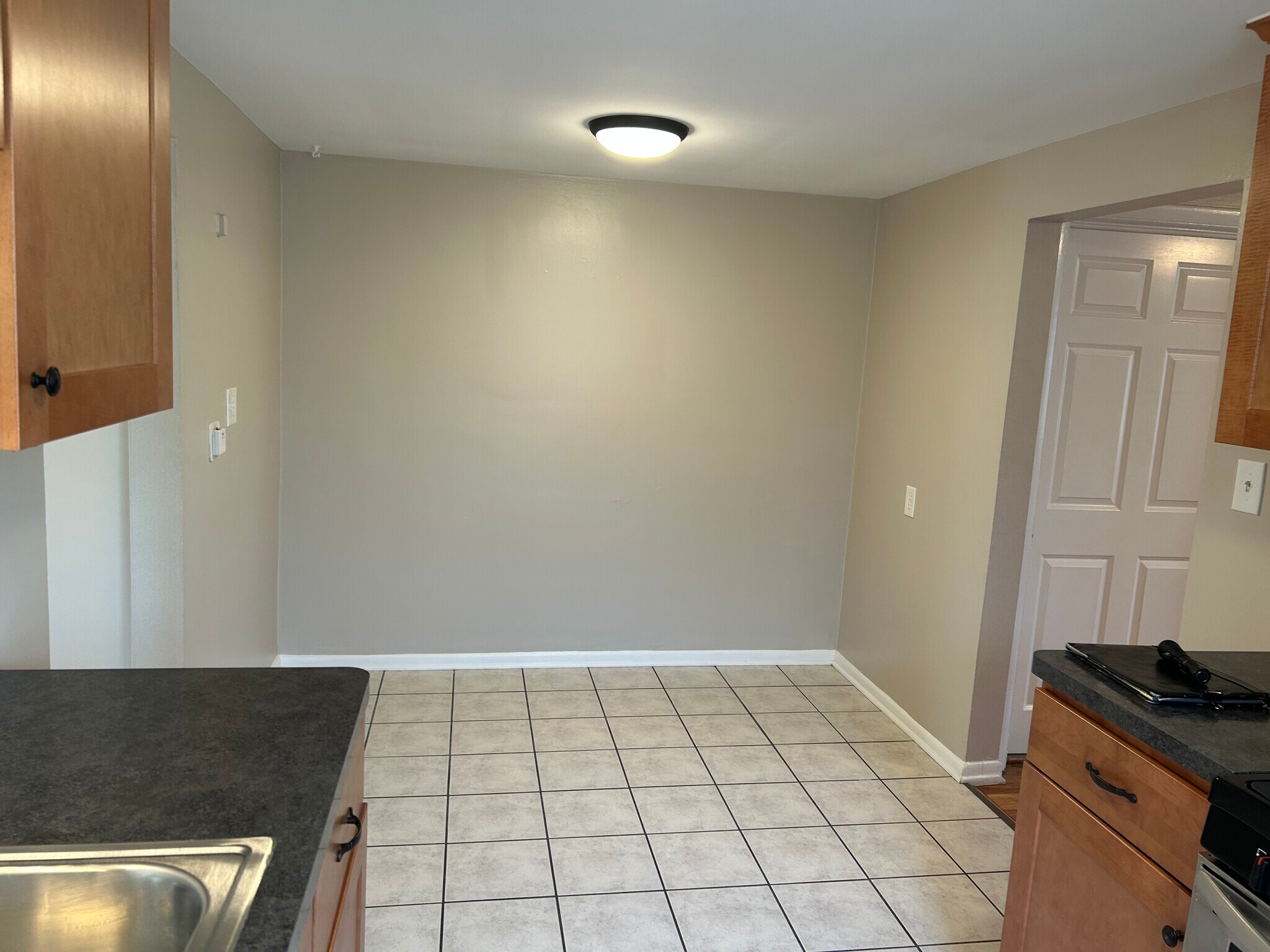 Building Photo - 94 Hinchey Ave