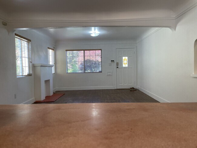 Building Photo - Private Single Family Home in Central Quie...