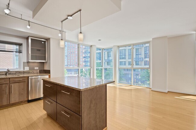 Building Photo - Modern 2br/2ba at Navy Yard
