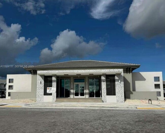 Building Photo - 632 SE 14th Ct