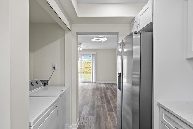 Building Photo - 11359 Bedford Oaks Dr