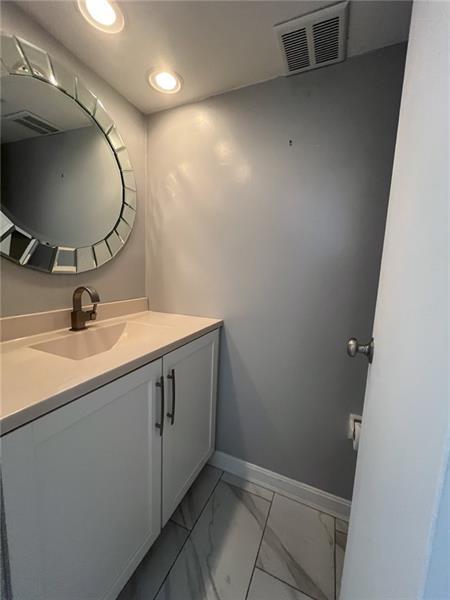 Building Photo - 332 Hailman St