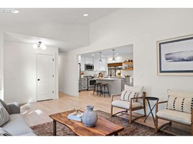 Building Photo - 3bd 2ba in quiet cul de sac Lake Oswego