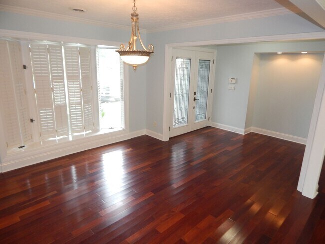 Building Photo - Spacious home in Pine Valley.