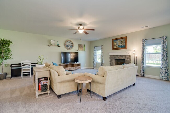 Building Photo - Available NOW MUST  see in McCoy's Creek
