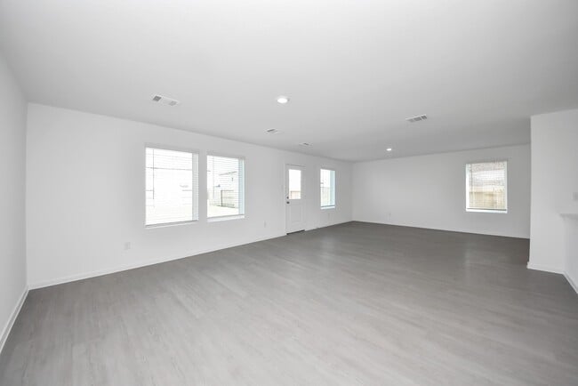 Building Photo - 10410 Birds Nest Dr