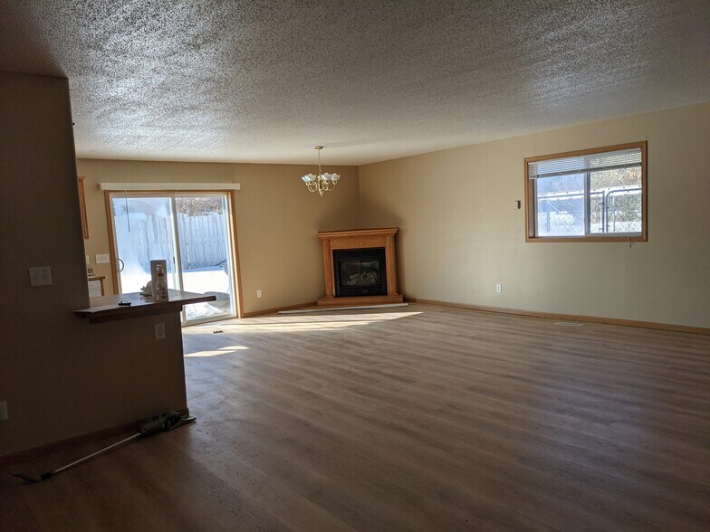 Building Photo - 582 Center Point Ct NW