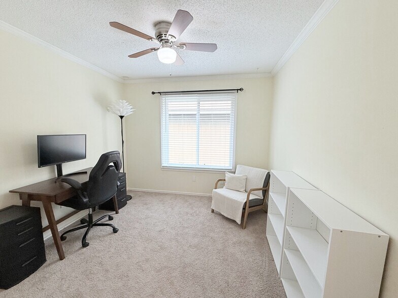 Building Photo - 14206 Rosseau St