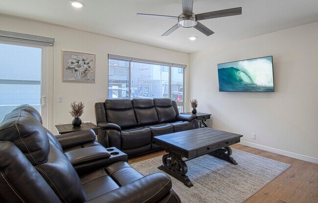 Building Photo - 5008 Seashore Dr