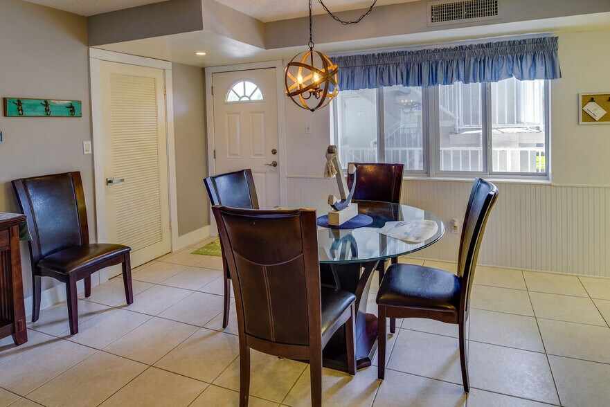 Building Photo - 2400 S Ocean Dr