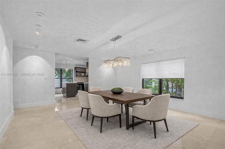 Building Photo - 2000 Brickell Ave