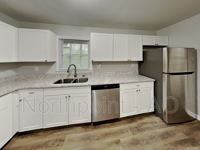 Building Photo - 871 Pineglen Cove