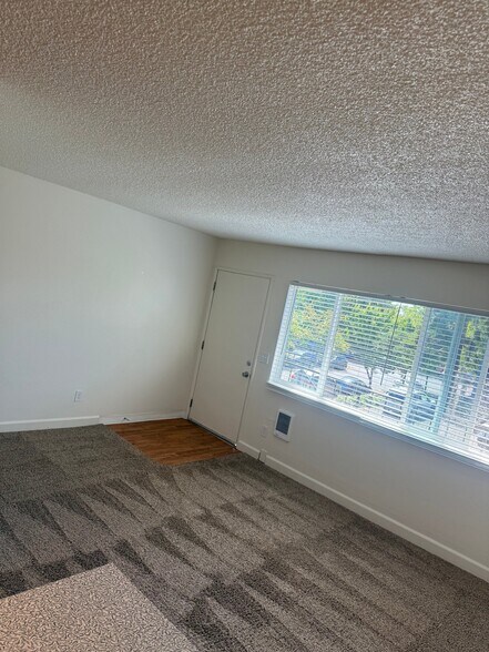 Building Photo - 3025 SE 20th Ave