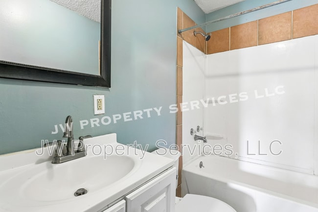 Building Photo - 206 Sunset Dr